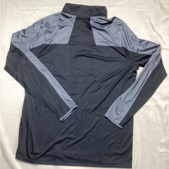 Under Armour Black and Gray light weight Performance Pullover - Picture 3 of 8
